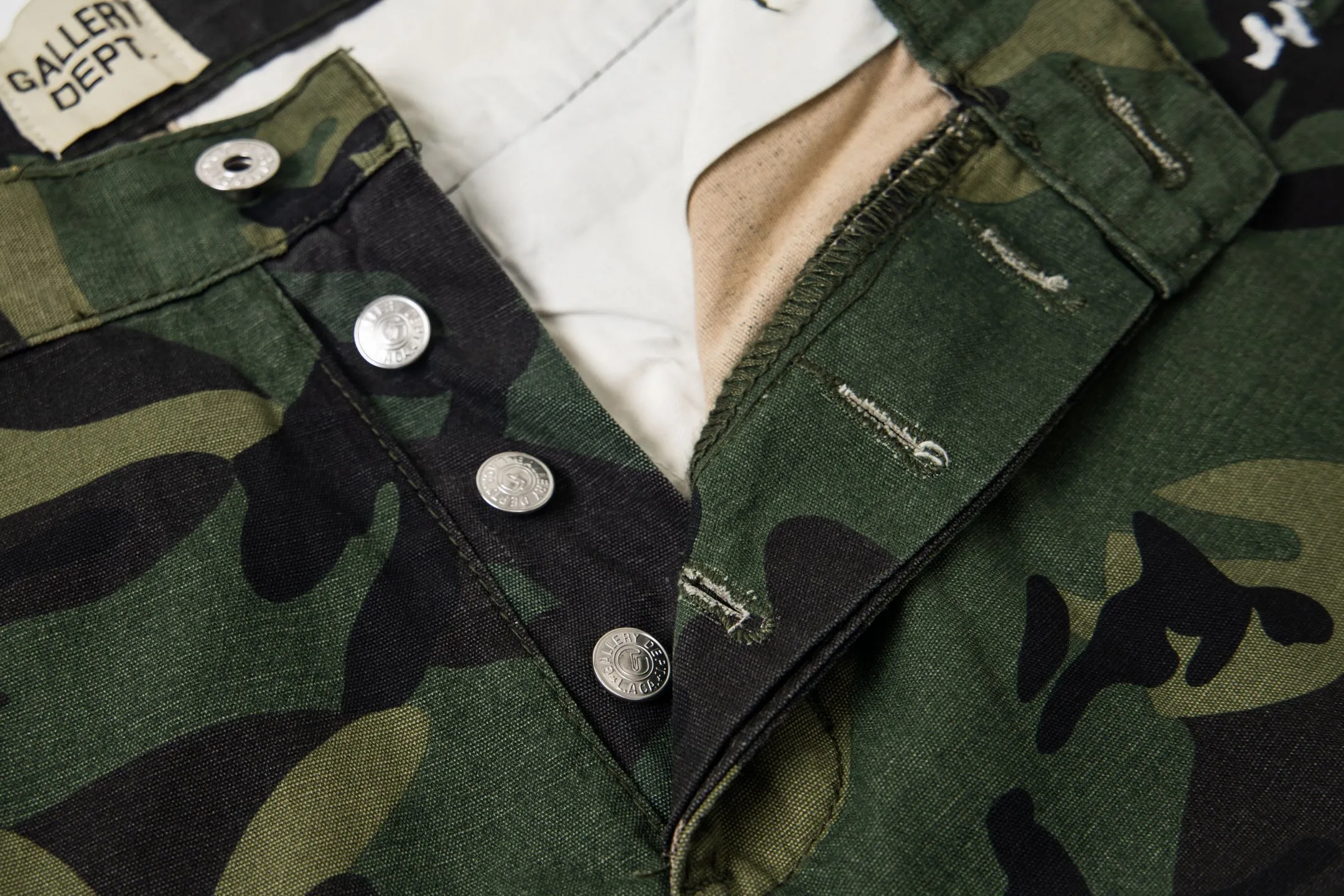#8208 P260💰 GALLERY DEPT leopard print camouflage splash ink splicing overalls high street retro American casual trousers. Original purchased and patterned to truly restore the ultimate texture of Vintage. The whole splicing is in heavy water washing process. Craftsmen hand splash ink. You can see the details. Three-dimensional cutting version. Loose and comfortable. Not picky on the figure. Makes taller and slimmer. Seiko factory. Original quality control. Same style for men and women. Can be matched with couples. Versatile recommendation. Essential jeans for all seasons Color: Camouflage